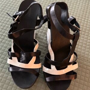 Bakers Black & White Art Deco Wedge Platform Heel Sandals Sz 8  New Without Box